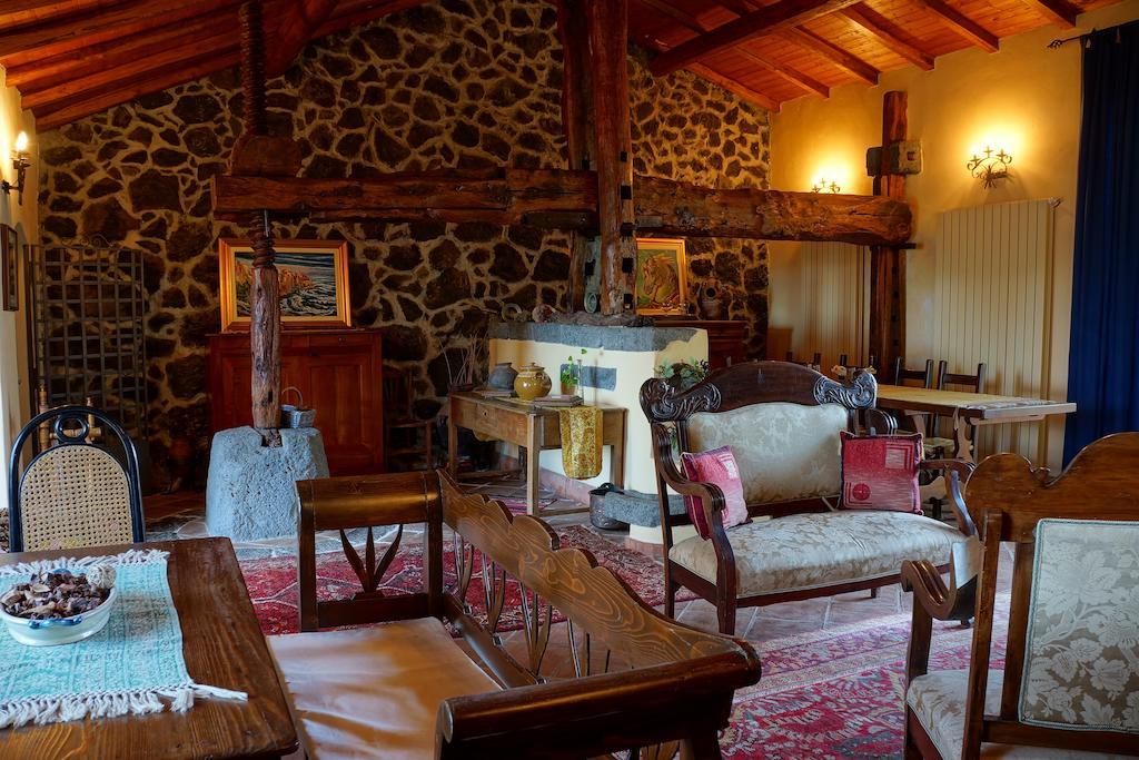 Bed And Breakfast Il Glicine Piedimonte Etneo Exterior photo